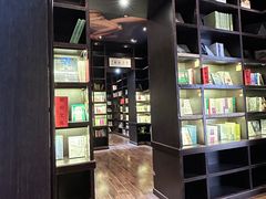 -钟书阁(松江泰晤士小镇店)