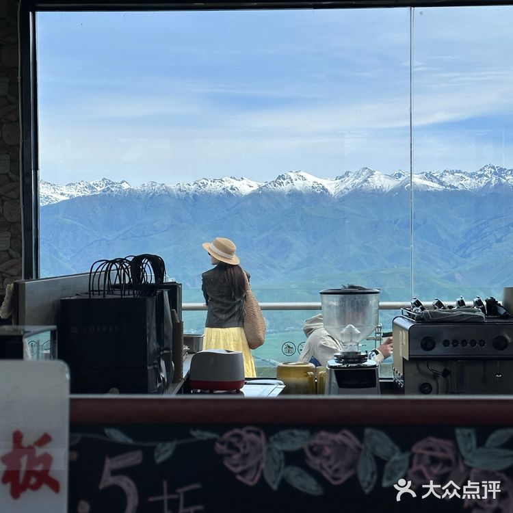 那拉提这家☕️咖啡店的景观位有点东西