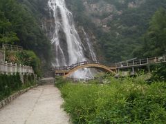 大别山彩虹瀑布-诚明农家乐
