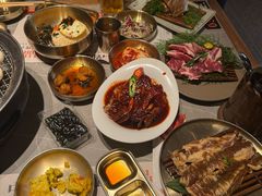 -草家酱蟹炭火烤肉店(珲春南路一店)