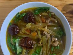 酸菜肉丝米线-越洋肖氏老米线(杨家坪店)