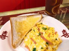 葱花火腿炒蛋配牛油多士-喜喜冰室