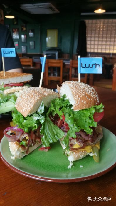 lush烧烤培根汉堡图片