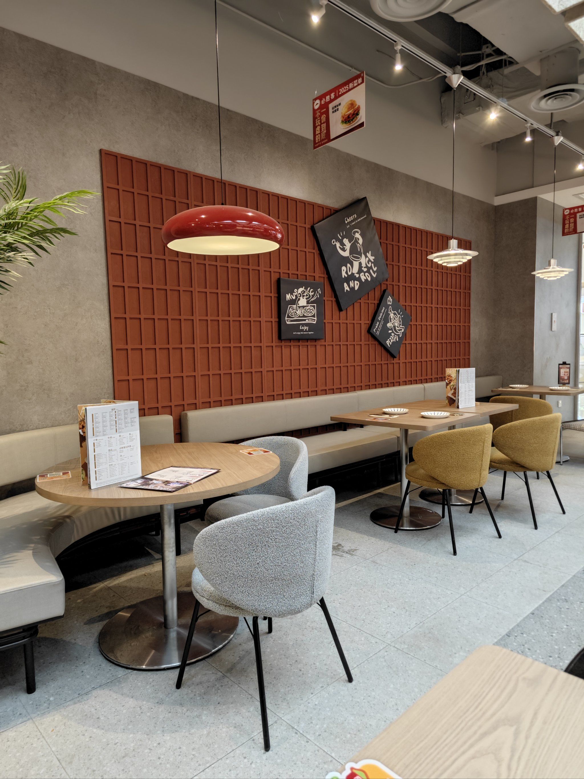 必胜客海淀大悦城店可能单从商业角度看并不