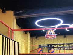 -爱蹦iBOON蹦床运动馆(江汉店)