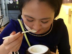 -志龙皇冠吃货椰子铺