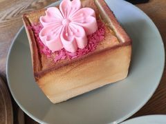 樱花冰淇淋面包诱惑-蜜桃餐厅·伴山(湖滨商业街店)