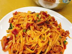酸笋炒肥肠-红鼻子桂林米粉(金唐新光界店)