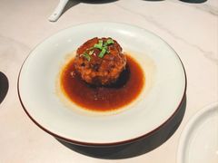 鸭蛋黄狮子头-梅飞酒家(桑园路店)