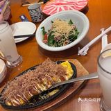 这家日料店真是小而精致，氛围温馨。食材新鲜
