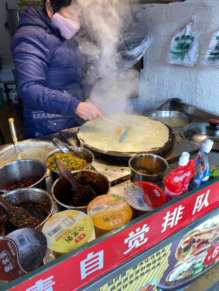芡记煎饼坊-"早餐的必选,排队的人很多,果子很脆."-大众点评移动版