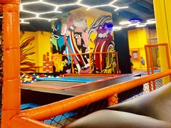 -爱蹦iBOON蹦床运动馆(江汉店)