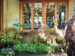 -Chom Cafe and Restaurant