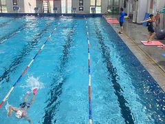 -梦翔龙湖滟澜山游泳俱乐部