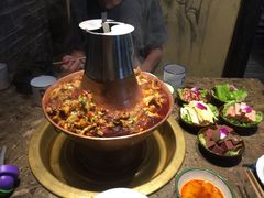 香肠腐竹鸭血莴苣午餐肉-沪小二炭火蛙锅(淮海中路美食不夜城店)