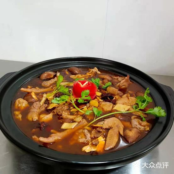 丁小胖辣鸭头砂锅炖