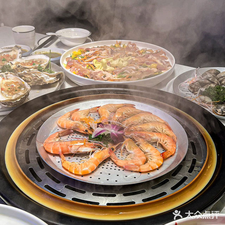 广东人吃海鲜追求一个“鲜”字蒸汽火锅吃过的人都懂