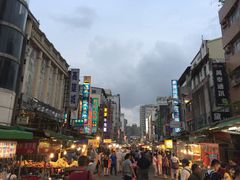 -六合夜市