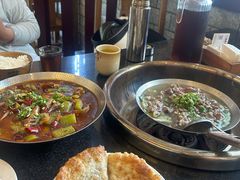 -周老三跷脚牛肉·全牛火锅(非遗传承店)