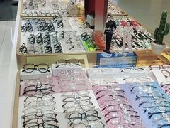 -美式眼镜·授权蔡司.依视路.尼康.豪雅.明月(人民广场店)