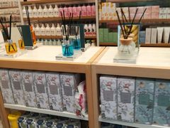 -名创优品(中原万达2F店)