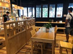 -猫的天空之城概念书店(杭州南宋御街店)