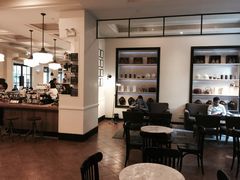 大堂-星巴克臻选(广州沙面店)