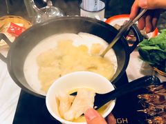 -鲜入围煮花胶鸡海鲜火锅