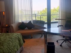 -上海滴水湖皇冠假日酒店