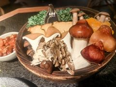 -三出山火锅(南京万象天地店)
