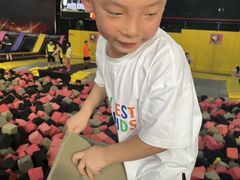 -嘿哟动霸CHUA·新潮玩运动娱乐中心·蹦床滑冰团建乐园
