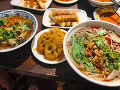 -爆炸头阿姨小四川正宗川味小吃(无任何分店)