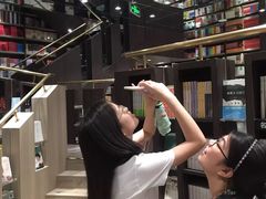 -钟书阁(群光广场店)
