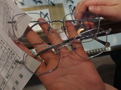 -宏宇眼镜蔡司依视路折扣店(兆佳眼镜城店)