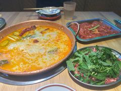 -洱火云南酸菜牛肉火锅(石景山当代商城店)