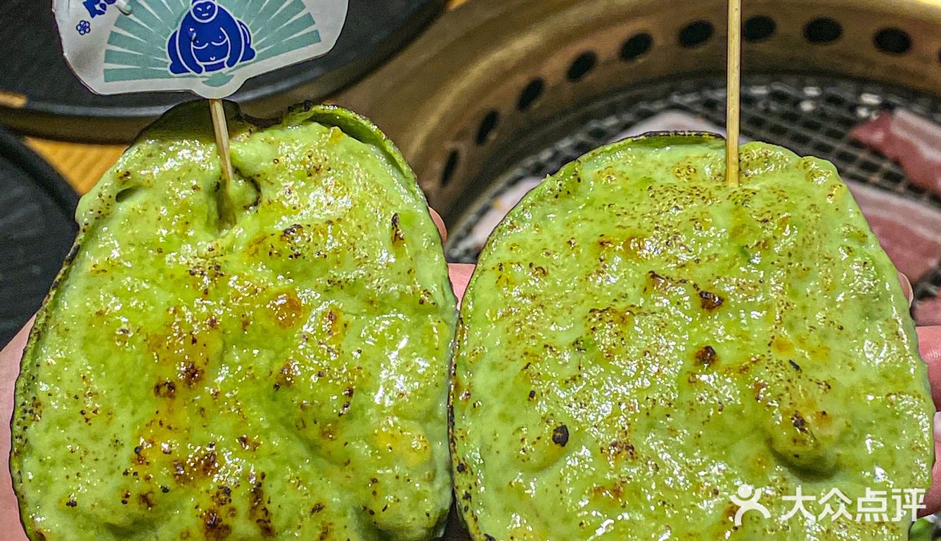心中的深夜食堂模样 烤肉配小汉堡太绝🍔