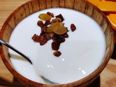 空运来的新疆酸奶-谷丽麦馕新疆菜·清真(步步高梅溪新天地店)