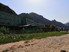 -百里峡七彩艺术小镇