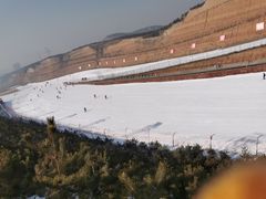 -采薇庄园四季滑雪场