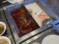 双味小拼锅-皇城老妈·大连海鲜火锅(港湾店)