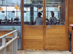 -ROAST coffee & eatery
