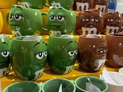 -m豆巧克力世界(上海世茂广场店)