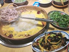 -洱火云南酸菜牛肉火锅(石景山当代商城店)