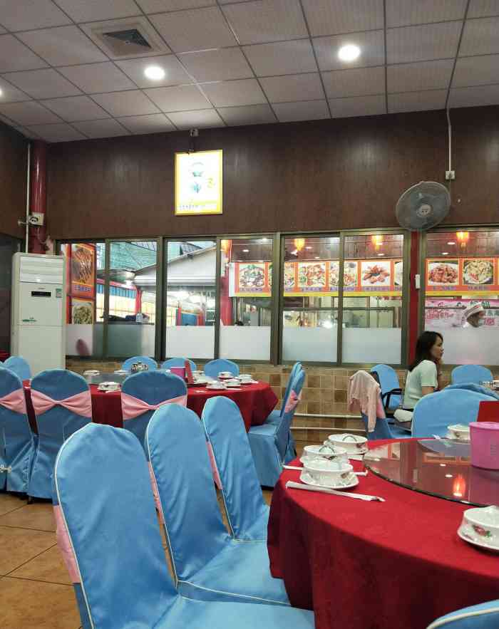 排骨超好吃,铁板也是非常的不错,服务人员的态度也是很好的!值得推荐!