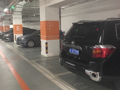 -虹桥天地-停车场