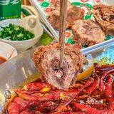 特色羊肉 选用的是内蒙5～6月的羔羊肉，食材很新鲜