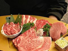 -铭牛烧肉·和牛海鲜自助(高新月牙湖店)
