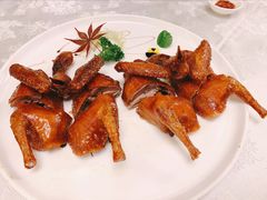 招牌红烧乳鸽-酌宴府The China Club·广州万富希尔顿酒店(云城东路店)