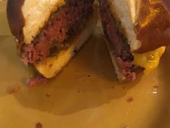 27&nbsp;牛肉汉堡-HELLO 27 意面·沙拉·帕尼尼