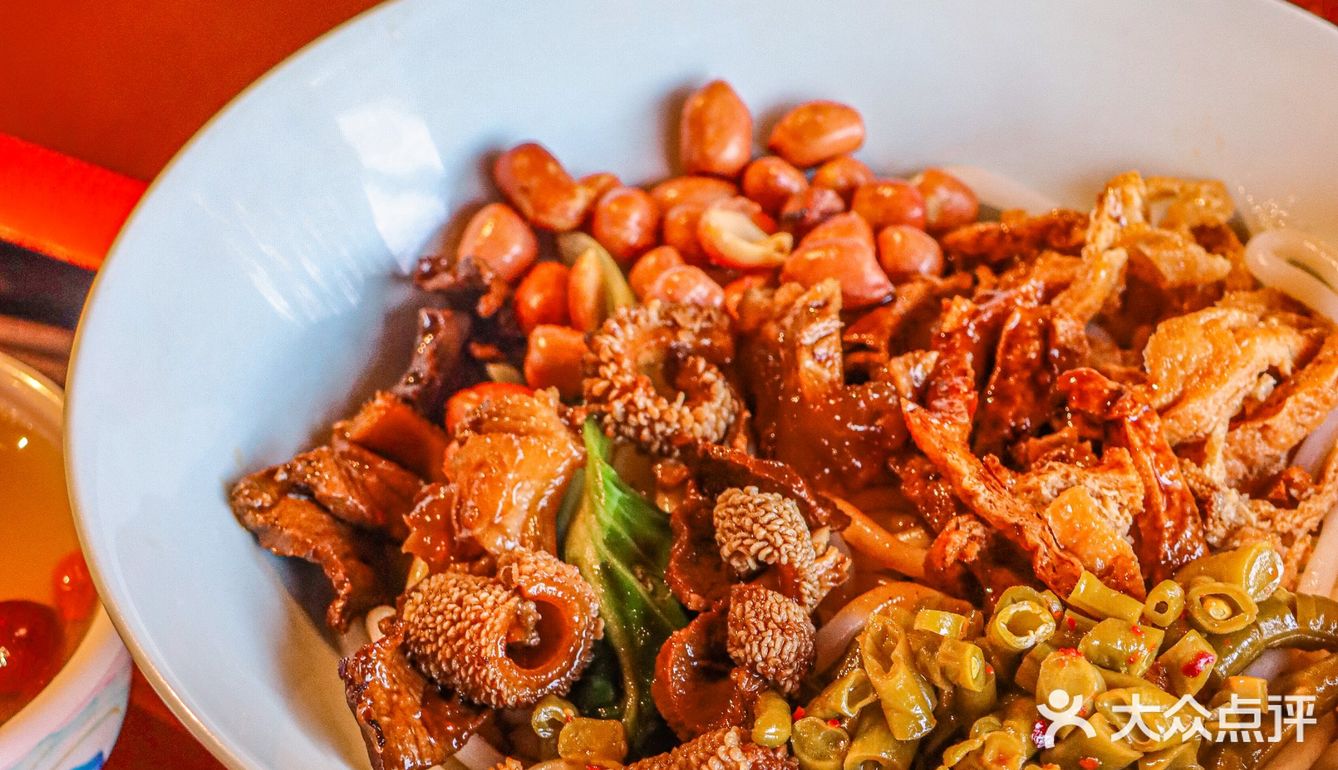 朋友是长沙人，和我一直吹捧湖南米粉比广西粉好吃